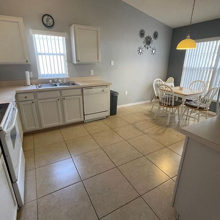 אורלנדו 3 Bedroom Villa With Poolside Cinema And Games Room Close To Theme Parks Sleeps 6 Plus 2 מראה חיצוני תמונה