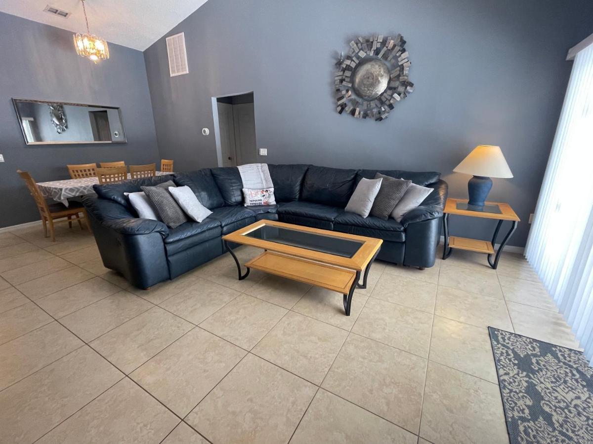 אורלנדו 3 Bedroom Villa With Poolside Cinema And Games Room Close To Theme Parks Sleeps 6 Plus 2 מראה חיצוני תמונה