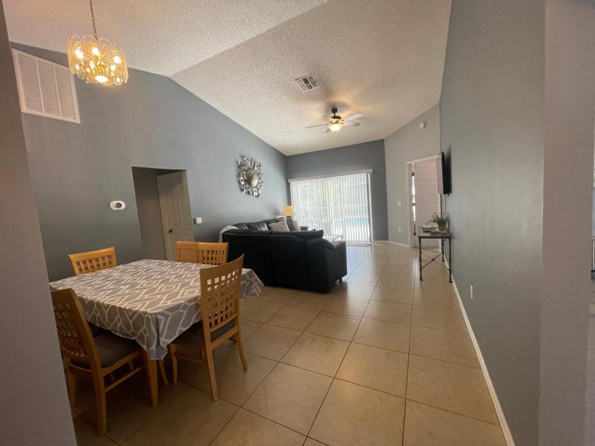 אורלנדו 3 Bedroom Villa With Poolside Cinema And Games Room Close To Theme Parks Sleeps 6 Plus 2 מראה חיצוני תמונה