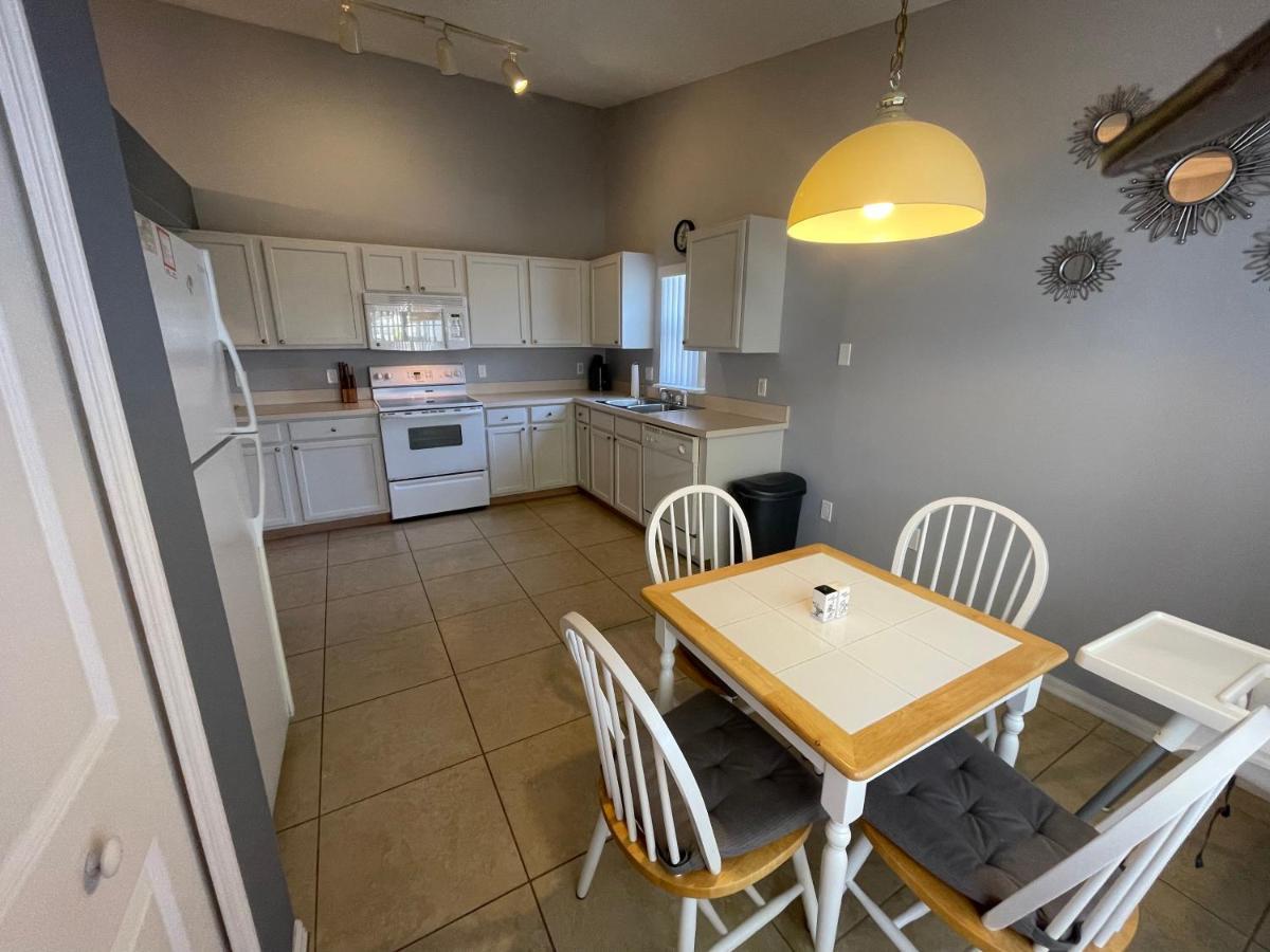 אורלנדו 3 Bedroom Villa With Poolside Cinema And Games Room Close To Theme Parks Sleeps 6 Plus 2 מראה חיצוני תמונה