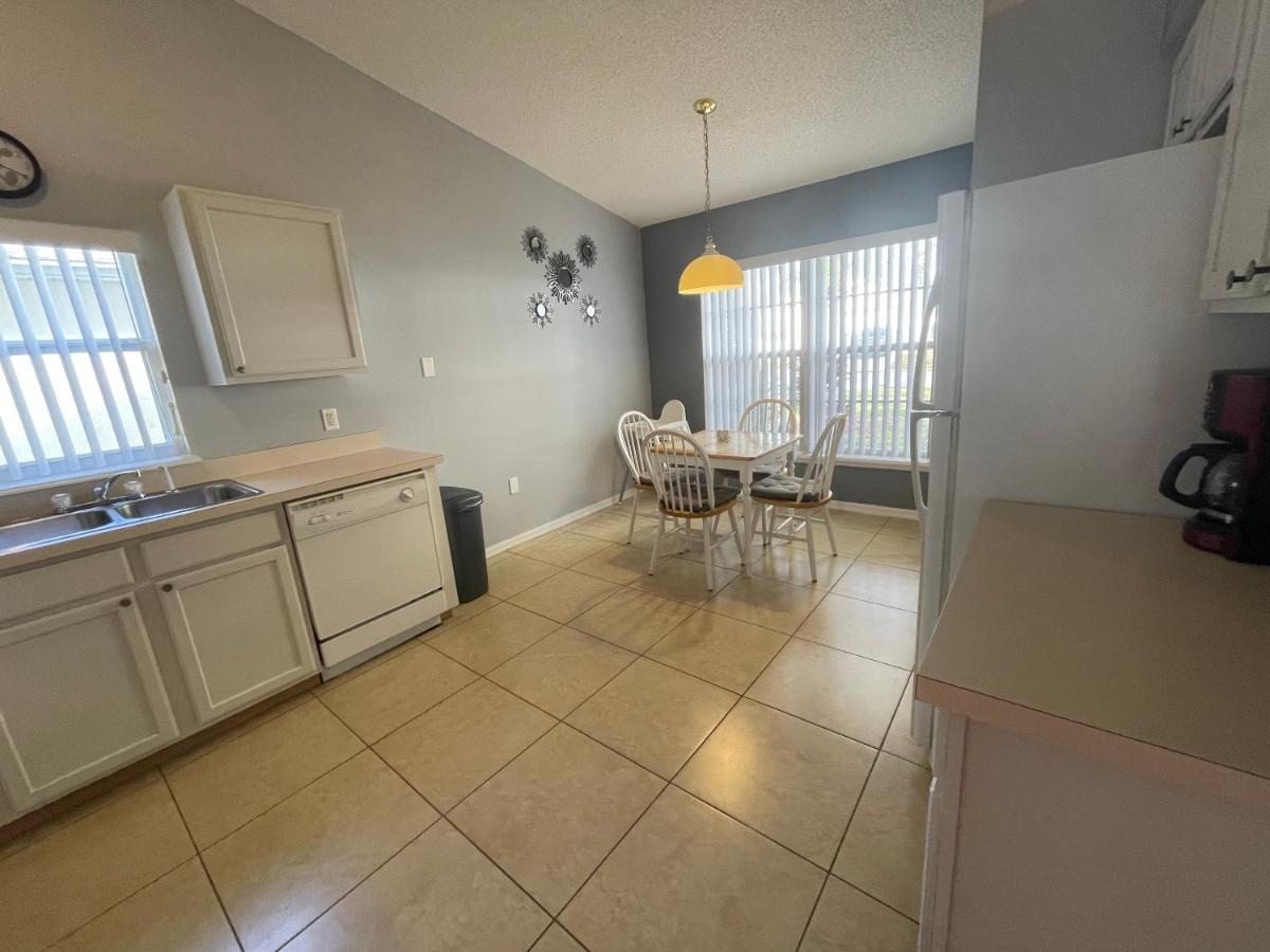אורלנדו 3 Bedroom Villa With Poolside Cinema And Games Room Close To Theme Parks Sleeps 6 Plus 2 מראה חיצוני תמונה